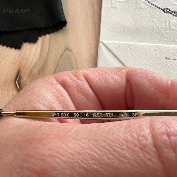 Good Condition, Authentic Prada polarized sunnies. - Picture 7 of 10